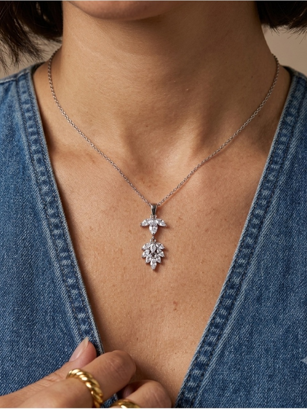 LEAF pendant necklace